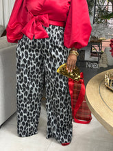 Load image into Gallery viewer, Drift Pleated Pant - Black &amp; White Leopard Printed
