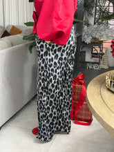 Load image into Gallery viewer, Drift Pleated Pant - Black &amp; White Leopard Printed
